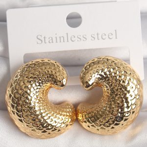 Pirinç Gold Renk Yılan Sırtı İşlemeli Yarım Halka Model Kadın Küpe