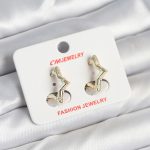 Pirinç Gold Renk Yıldız Model Kadın Küpe