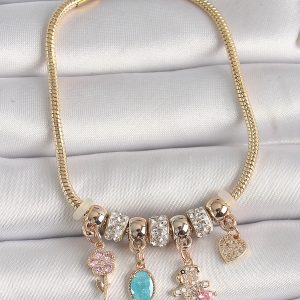 Pirinç Gold Renk Zincir Sallantı Zirkon Taşlı Ayıcık Figür Çiçek Detay Kadın Bileklik