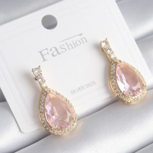 Pirinç Gold Renk Zirkon Taş Detay Damla Pembe Zirkon Taş Model Kadın Küpe