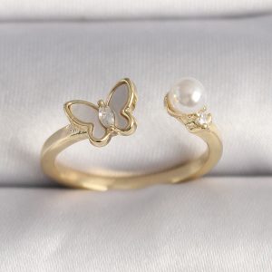 Pirinç Gold Renk Zirkon Taş Detaylı Beyaz Mineli Kelebek Model İnci Detay Ayarlanabilir Yüzük