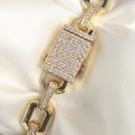 Pirinç Gold Renk Zirkon Taş Detaylı Kare Zincir Model Xuping VIP Exculusive Seri Kadın Bileklik