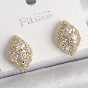 Pirinç Gold Renk Zirkon Taş İşlemeli Damla Model Kadın Küpe