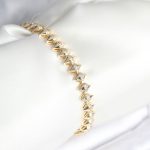 Pirinç Gold Renk Zirkon Taşlı Baklava Model Kadın Bileklik