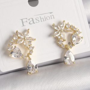 Pirinç Gold Renk Zirkon Taşlı Çiçek Model Sallantı Damla Detay Kadın Küpe