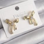 Pirinç Gold Renk Zirkon Taşlı Fiyonk Model Kadın Küpe