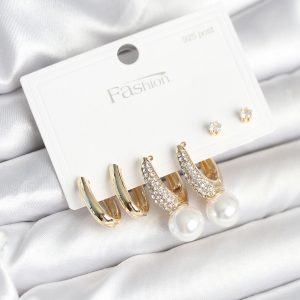 Pirinç Gold Renk Zirkon Taşlı İnci Detaylı 925 Ayar Gümüş Çivili Kadın Küpe Seti