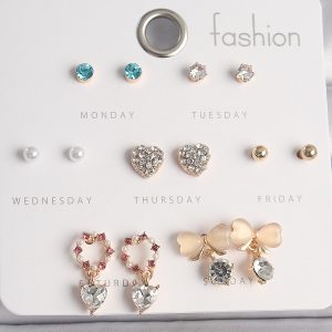 Pirinç Gold Renk Zirkon Taşlı Kalp Beyaz Mineli Fiyonk Figür 7 Çift Kadın Küpe Seti