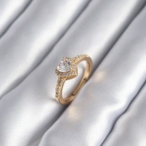 Pirinç Gold Renk Zirkon Taşlı Kalp Charm Model Kadın Yüzük