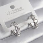 Pirinç Gold Renk Zirkon Taşlı Kalp Detay Kadın Küpe