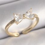 Pirinç Gold Renk Zirkon Taşlı Kalp Fiyonk Model Kadın Yüzük