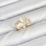 Pirinç Gold Renk Zirkon Taşlı Kalpli Kadın Yüzük