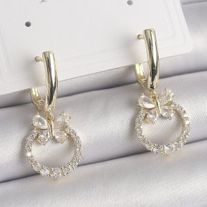 Pirinç Gold Renk Zirkon Taşlı Kelebek Figür Sallantı Model Kadın Küpe