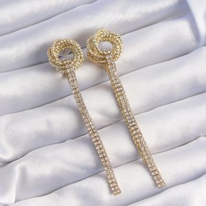 Pirinç Gold Renk Zirkon Taşlı Kıvrım Detay Sallantılı Küpe