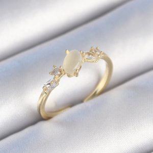 Pirinç Gold Renk Zirkon Taşlı Oval Beyaz Mineli Kadın Yüzük