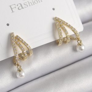 Pirinç Gold Renk Zirkon Taşlı Pençe Model İnci Detay Kadın Küpe