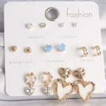 Pirinç Gold Renk Zirkon Taşlı Sallantı Beyaz Sedefli Kalp Model 7 Çift Kadın Küpe Seti