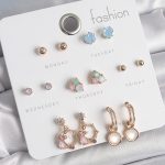 Pirinç Gold Renk Zirkon Taşlı Sallantı Halka Figür Kalp Detay 7 Çift Kadın Küpe