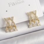 Pirinç Gold Renk Zirkon Taşlı X Model Sallantı Detay Kadın Küpe