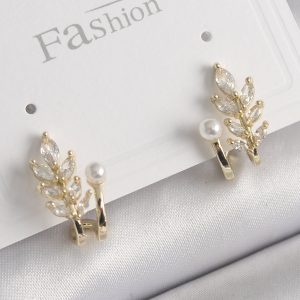 Pirinç Gold Renk Zirkon Taşlı Yaprak Model İnci Detay Küpe