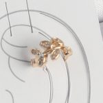 Pirinç Gold Renk Zirkon Taşlı Yaprak Model Kadın Kıkırdak Küpe