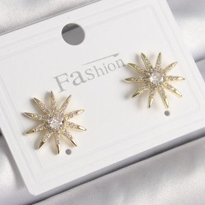 Pirinç Gold Renk Zirkon Taşlı Yıdız Model Kadın Küpe