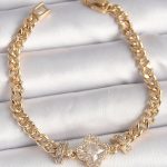 Pirinç Gold Renk Zirkon Taşlı Yonca Figür Zincir Model Kadın Bileklik