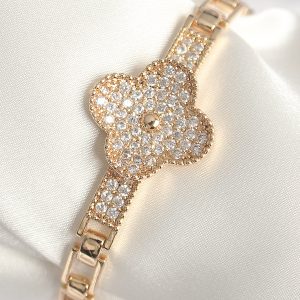 Pirinç Gold Renk Zirkon Taşlı Yonca Model Kadın Bileklik