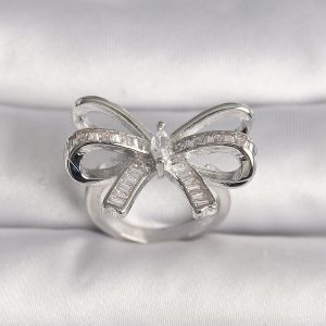 Pirinç Gümüş Renk Ayarlanabilir Zirkon Taşlı Kurdele Model Kadın Yüzük