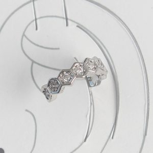 Pirinç Gümüş Renk Bal Peteği Model Zirkon Taşlı Kadın Kıkırdak Küpe