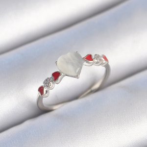 Pirinç Gümüş Renk Beyaz Mineli Kalp Model Zirkon Taş Detaylı Kadın Yüzük