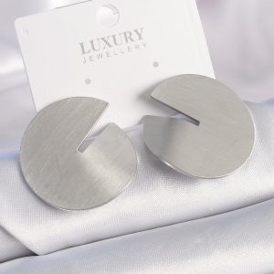 Pirinç Gümüş Renk Daire Plaka Model Kadın Küpe