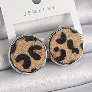 Pirinç Gümüş Renk Daire Plaka Model Leopar Desenli Kadın Küpe