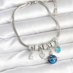 Pirinç Gümüş Renk Dünya Charmlı Kadın Bileklik