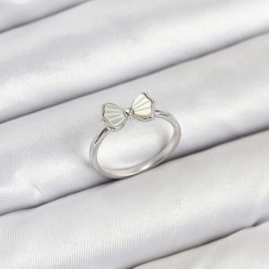 Pirinç Gümüş Renk Fiyonk Model Kadın Yüzük