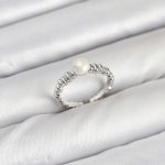 Pirinç Gümüş Renk Göbek İnci Model Kadın Yüzük