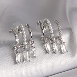 Pirinç Gümüş Renk İnci Detay Sallantı Zirkon Taşlı Kadın Küpe