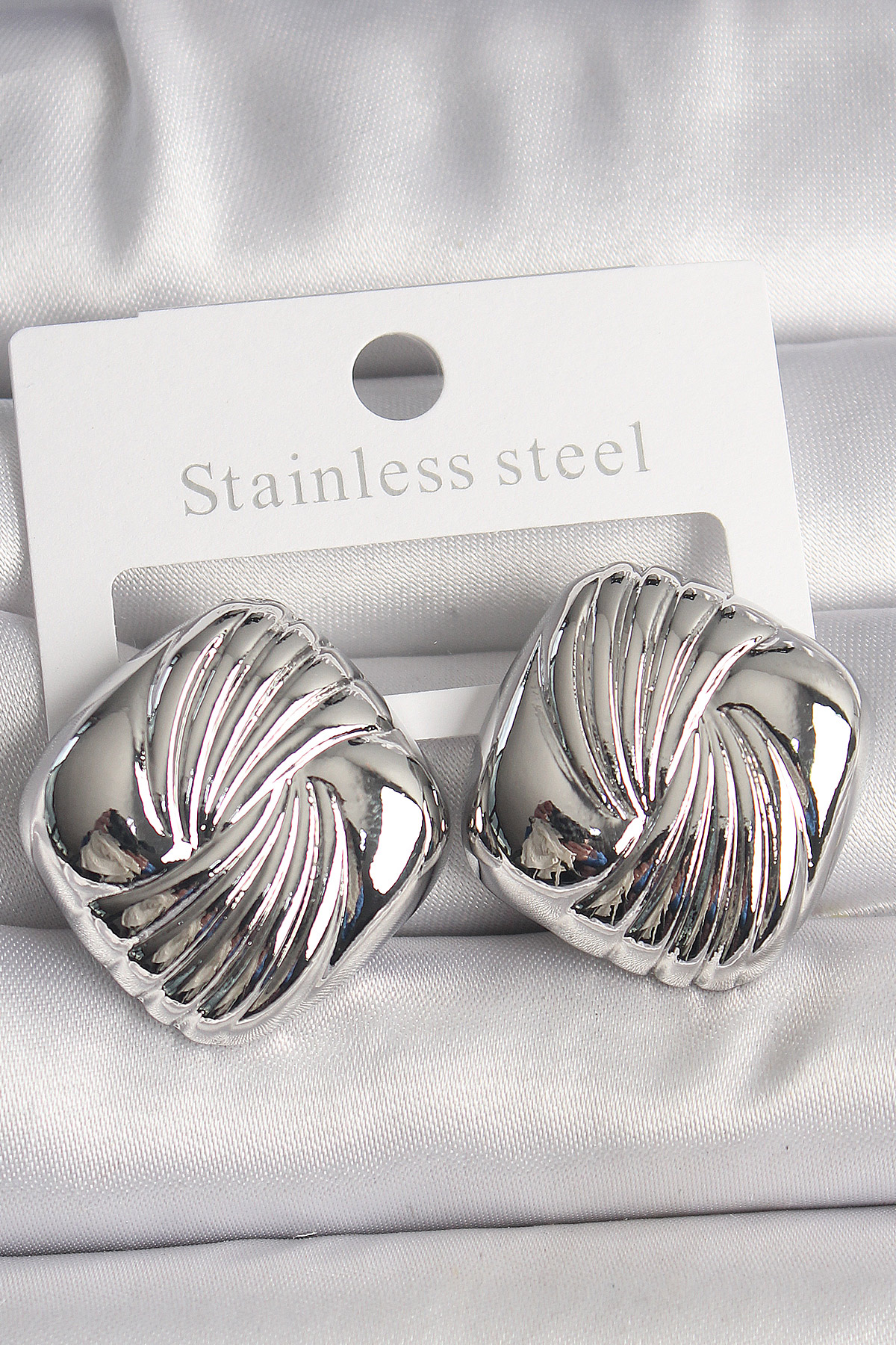 Pirinç Gümüş Renk İşlemeli Kare Model Kadın Küpe