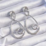 Pirinç Gümüş Renk Kıvrımlı Sallantılı Küpe