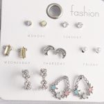 Pirinç Gümüş Renk Renkli Zirkon Taşlı Halka Damla Figür Hilal Detay 7 Çift Kadın Küpe Seti