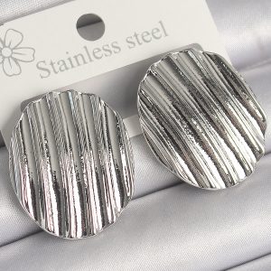 Pirinç Gümüş Renk Sallantı İşlemeli Daire Plaka Model Kadın Küpe