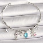 Pirinç Gümüş Renk Sallantı Zirkon Taşlı Ayıcık Figür Çiçek Detay Charm Kadın Bileklik