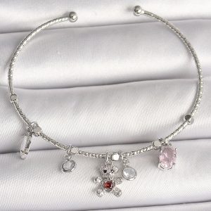 Pirinç Gümüş Renk Sallantı Zirkon Taşlı Ayıcık Figür Kırmızı Taş Detay Charm Kadın Bileklik