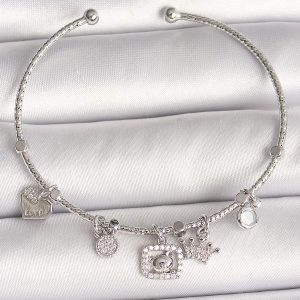 Pirinç Gümüş Renk Sallantı Zirkon Taşlı Ayıcık Figür Taç Detay Charm Kadın Bileklik