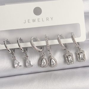 Pirinç Gümüş Renk Sallantı Zirkon Taşlı Damla Model Kadın Küpe Seti