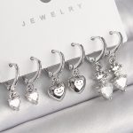 Pirinç Gümüş Renk Sallantı Zirkon Taşlı Kalp Model Taç Detay Kadın Küpe Seti