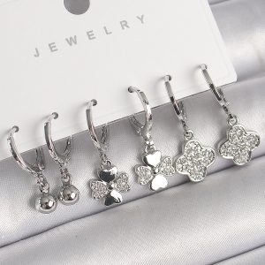 Pirinç Gümüş Renk Sallantı Zirkon Taşlı Yonca Model Topçuk Detay Kadın Küpe Seti