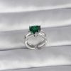 Pirinç Gümüş Renk Yeşil Zirkon Taşlı Tek Taş Model Kadın Yüzük