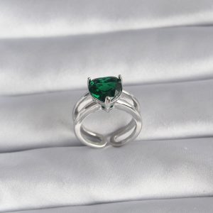 Pirinç Gümüş Renk Yeşil Zirkon Taşlı Tek Taş Model Kadın Yüzük