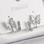 Pirinç Gümüş Renk Zirkon Taş Detaylı Beyaz Sedefli Kelebek Model Kadın Küpe